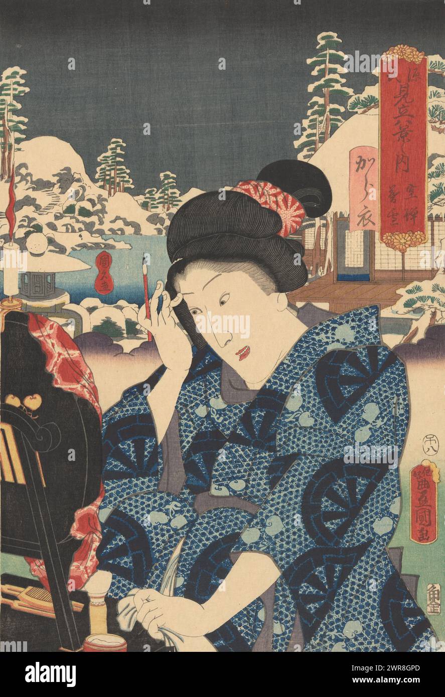 Der schneebedeckte Utsusemi (Titel auf Objekt), Genji passte zu den acht Ansichten (Titel auf Objekt), Kabuki-Schauspieler Onoe Kikujirô in der weiblichen Rolle, als Karaginu sich vor einem Spiegel erfindet. Im Hintergrund eine Schneelandschaft von Kunihisa. Karaginu ist eine Figur aus dem Roman Inaka Genji von Ryûtei Tanehiko, die der Figur von Utsusemi im Roman Genji Monogatari entspricht. Die Blumen in der Titelkartusche beziehen sich auf das Familienwappen des Schauspielers, Druckerei: Utagawa Kunisada (I), Druckerei: Utagawa Kunihisa, Verlag: Kakumotoya Kinjirô, Japan, August 1858, Papier Stockfoto
