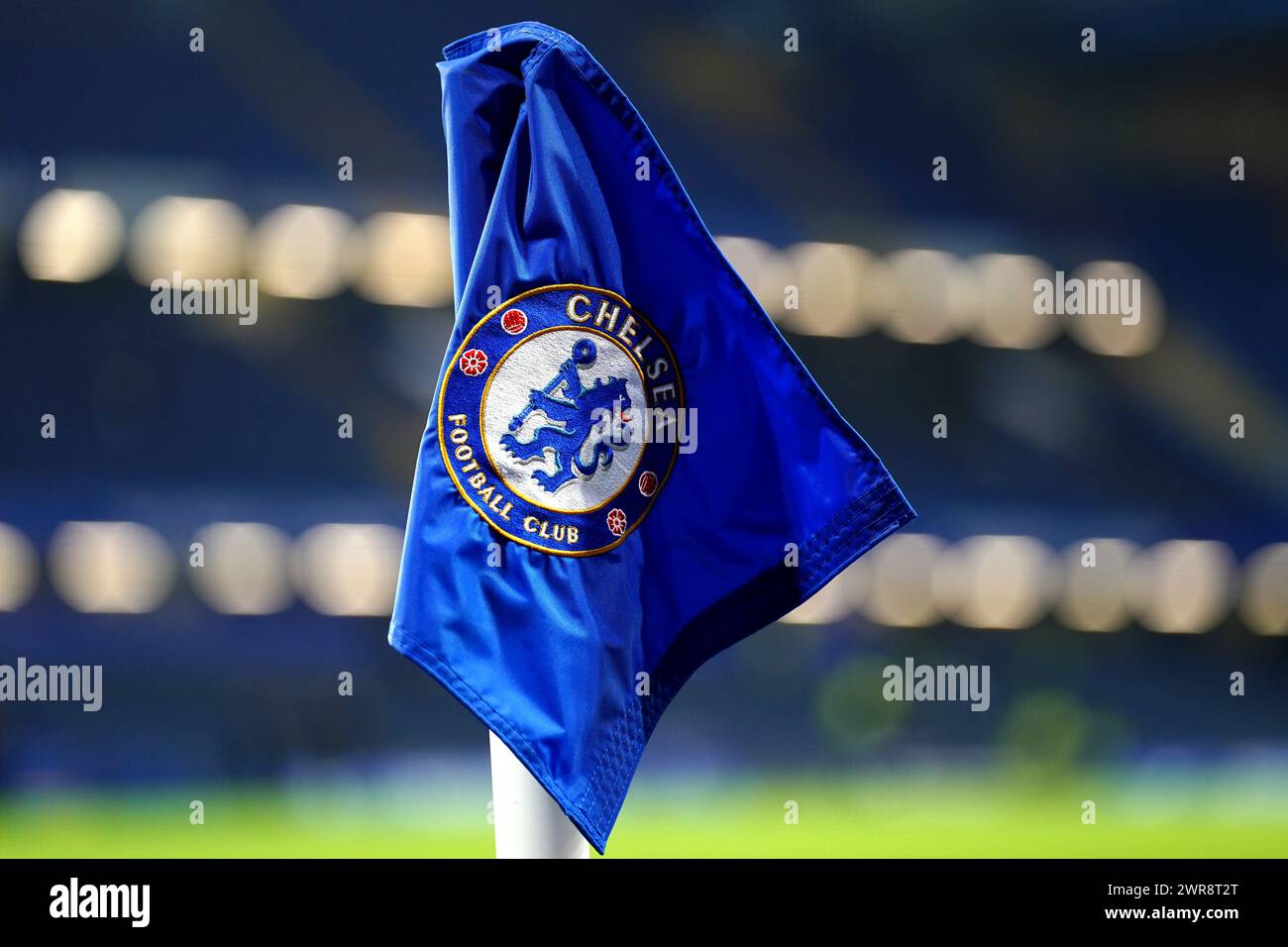 Eine Nahaufnahme einer Eckfahne im Stadion vor dem Spiel der Premier League in Stamford Bridge, London. Bilddatum: Montag, 11. März 2024. Stockfoto