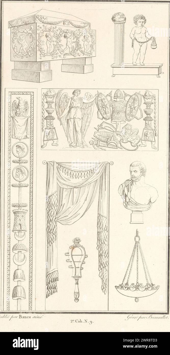 Sarkophag, Friese und Kronleuchter, Ornamentmuster einschließlich Sarkophag, Friese und Kronleuchter. Teil (2. CAH. N. 1) des Printalbums mit zwei Serien von insgesamt 138 ornamentalen Drucken von Beauvallet und Normand, 'Fragmens d'Ornemens dans le Style Antique'., Druckerei: Pierre-Nicolas Beauvallet, Verlag: Jacques-Louis Bance, Paris, 1820, Papier, Ätzen Stockfoto