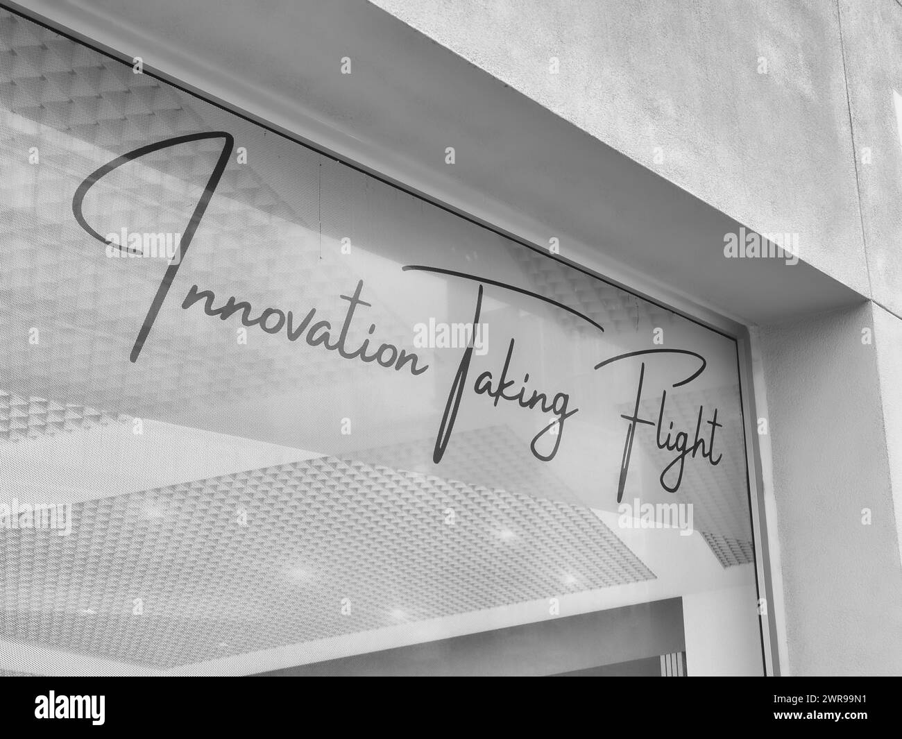 „Innovation Taking Flight“-Schriftzug von Dayton Ohio auf dem Convention Center. USA 2024 Stockfoto