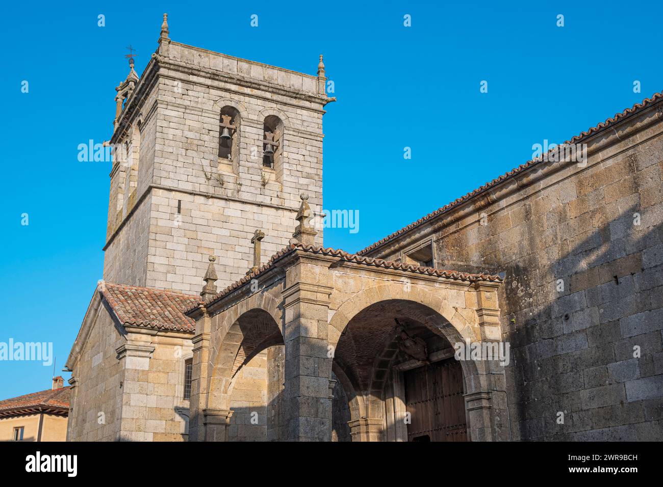 Eine Kirche aus dem 18. Jahrhundert unserer Lieben Frau der Himmelfahrt im wunderschönen Dorf La Alberca, Spanien Stockfoto