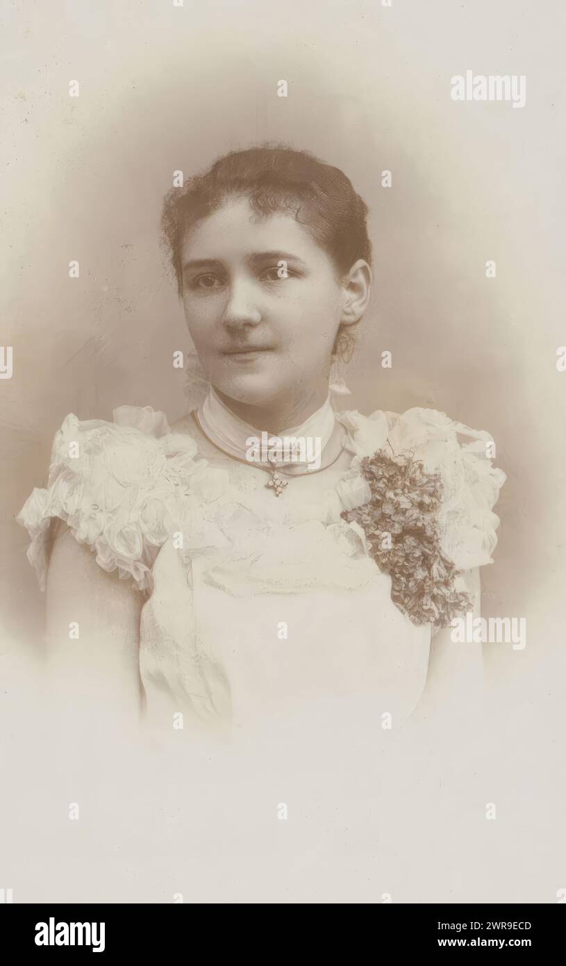 Porträt einer jungen Frau, dieses Foto ist Teil eines Albums. P. beide, Arnstadt, 1880 - 1920, Karton, Höhe 84 mm x Breite 53 mm, Foto Stockfoto