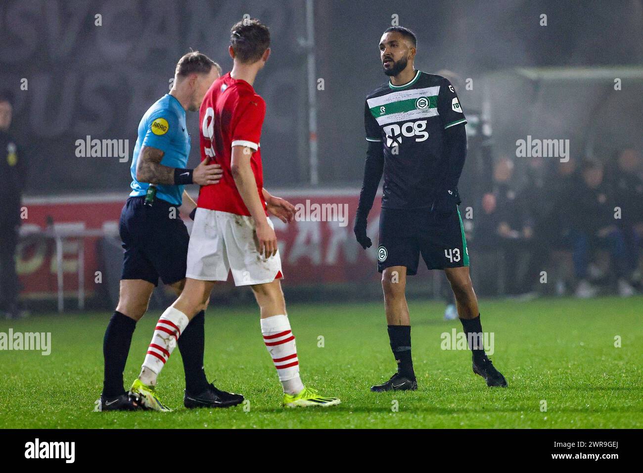 Eindhoven, Niederlande. März 2024. EINDHOVEN, 11.03.2024, PSV Campus de Herdgang, niederländischer Fußball Keuken Kampioen Divisie, Saison 2023/2024, Spiel zwischen Jong PSV - FC Groningen, FC Groningen Spieler Marvin Peersman(R) während des Spiels Jong PSV - Groningen Credit: Pro Shots/Alamy Live News Stockfoto
