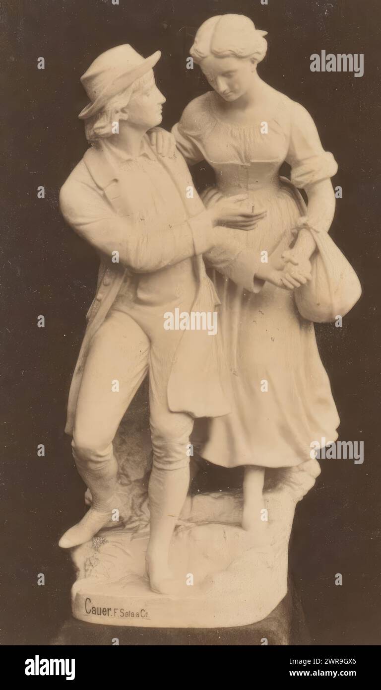 Skulptur Hermann und Dorothea von Robert Cauer, dieses Foto ist Teil eines Albums., F. Sala & Co., Berlin, 1860 - 1890, Karton, Albumendruck, Höhe 83 mm x Breite 52 mm, Foto Stockfoto