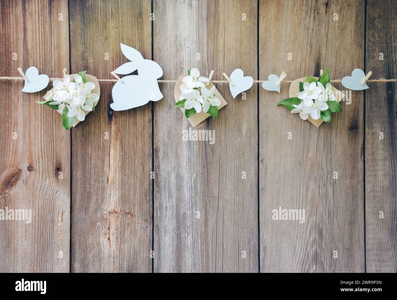 Osterhintergrund. Ostern. Banner. Kopierbereich. Frühlingsferien im Hintergrund zu Ostern. Einladung, Grußkarte Kunstdesign. Kirsch- und Apfelblüten, jung Stockfoto