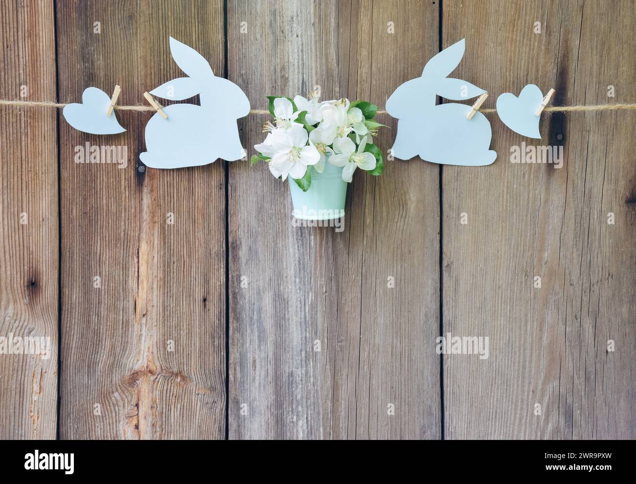 Osterhintergrund. Ostern. Banner. Kopierbereich. Frühlingsferien im Hintergrund zu Ostern. Einladung, Grußkarte Kunstdesign. Kirsch- und Apfelblüten, jung Stockfoto