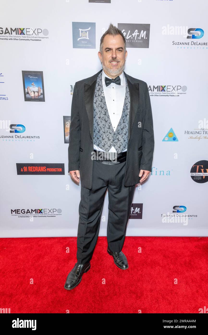 Los Angeles, USA. März 2024. Schauspieler Matthew Payne nimmt an der jährlichen Suzanne Delarentiis Gala, Luncheon and Gifting Suite 2024 Teil, die unsere Veteranen ehrt und den 96. Oscar im Luxe Sunset Blvd Hotel, Los Angeles, CA, 10. März 2024 Credit: Eugene Powers/Alamy Live News Stockfoto