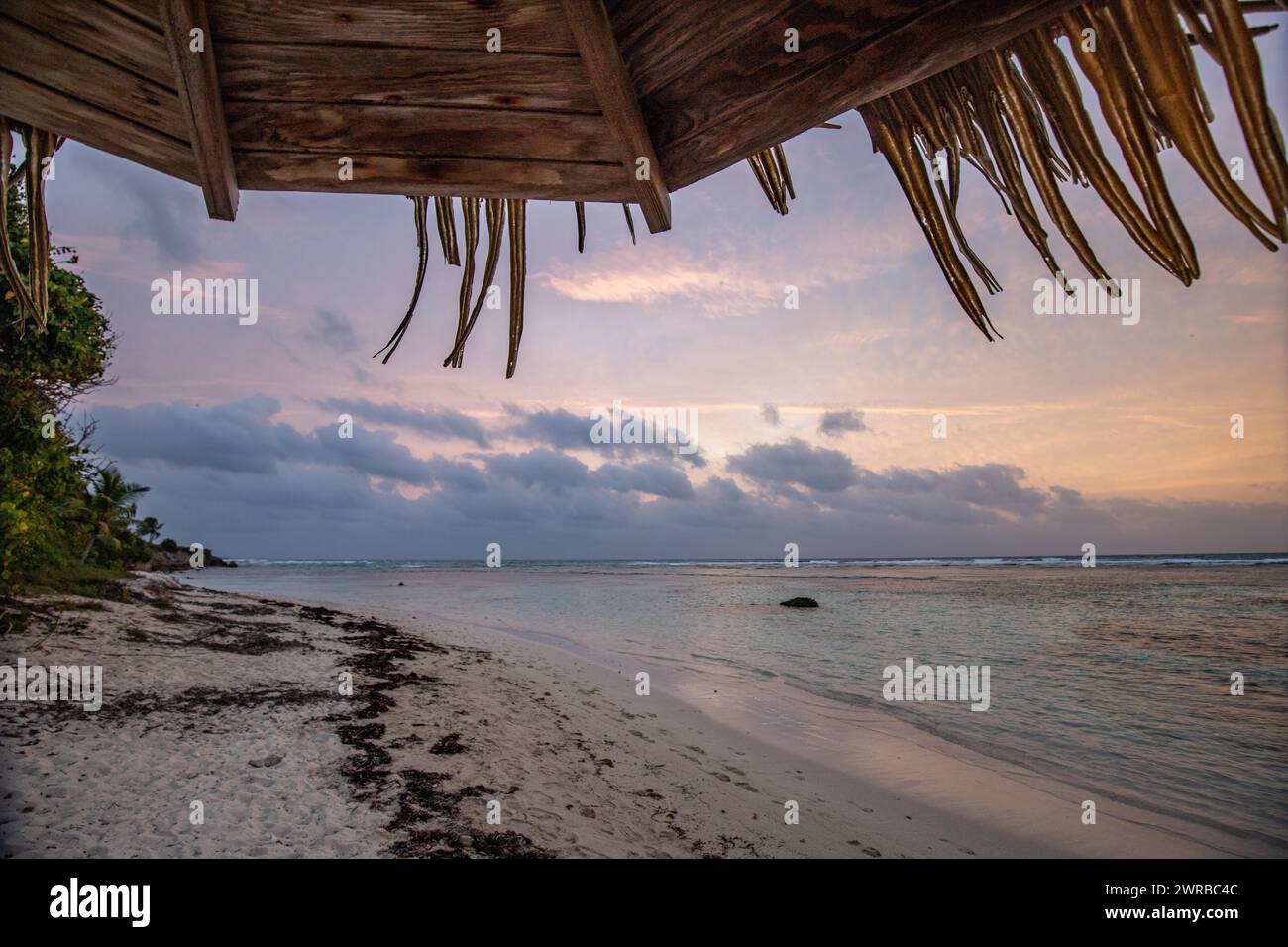 Der schönste Strand, ob Sonnenaufgang oder Sonnenuntergang, findet sich auf Guadeloupe, Karibik, Französisch Antillen, Frankreich Stockfoto