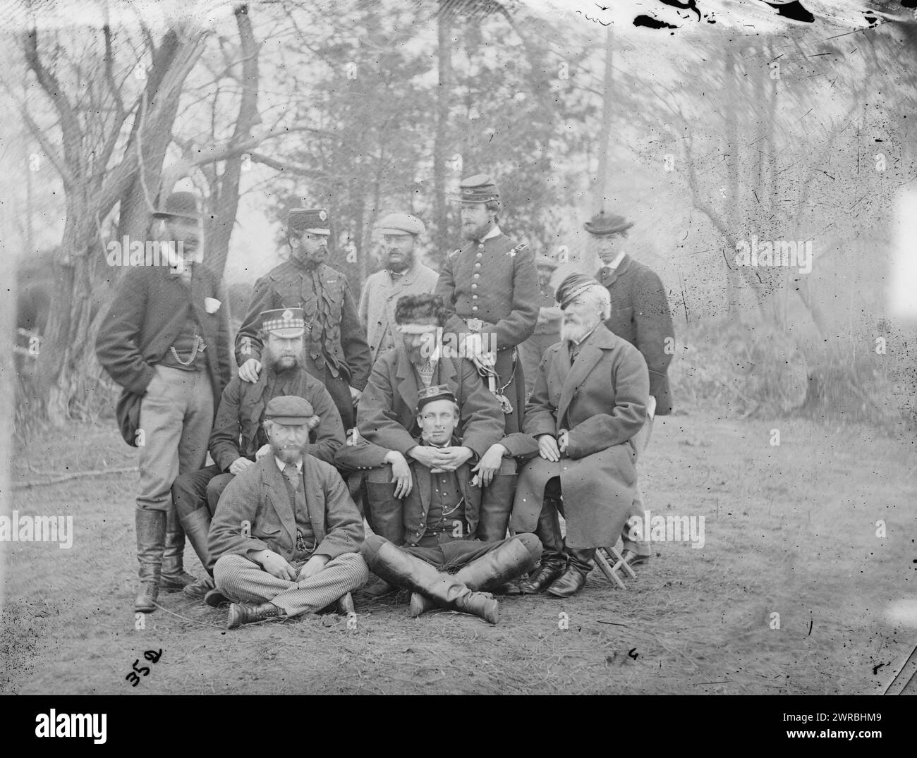 Yorktown, Virginia (Umgebung). Gruppe. T. Anderson, Esq. Oberstleutnant Fletcher, Oberstleutnant Neville, Major A.J. Pearson, Prince de Joinville, Comte de Paris, General Stewart Van Vliet, G. Sheffield, S.L. Arny, Duc de Chartres, Gibson, James F., 1828-, Fotograf, 1. Mai 1862, Vereinigte Staaten, Geschichte, Bürgerkrieg, 1861-1865, Glasnegative, 1860-1870, Stereographen, 1860-1870, 1 negativ: Glas, Stereograph, nasses Kollodion, 4 x 10 Zoll Stockfoto