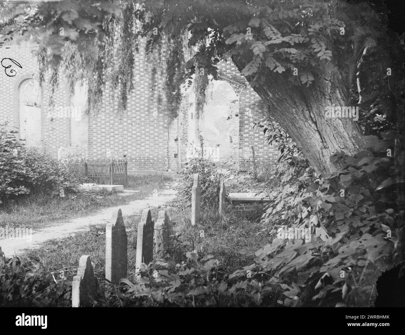 Friedhof in St. John's Episcopal Church, Hampton, Virginia, Barnard & Gibson, Fotograf, zwischen 1862 und 1869, St. John's Church (Hampton, Virginia), 1860-1870, Glasnegative, 1860-1870, Stereographen, 1860-1870, 1 negativ: Glas, Stereograph, nasses Kollodion, 4 x 10 Zoll Stockfoto