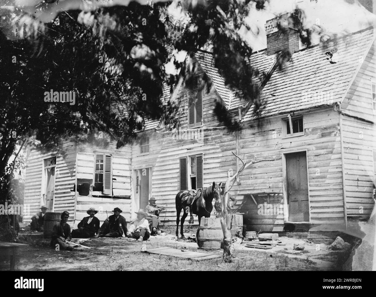 Washington, District of Columbia. Haus in der Nähe von Fort Stevens, das die Wirkung des Schusses zeigt, der während des Angriffs von Early auf Washington geschossen wurde, 12. Juli 1864, 1864, USA. Geschichte, Bürgerkrieg, 1861-1865, Glasnegative, 1860-1870, Stereographen, 1860-1870, 1 negativ: Glas, Stereograph, nasses Kollodion, 4 x 10 Zoll Stockfoto