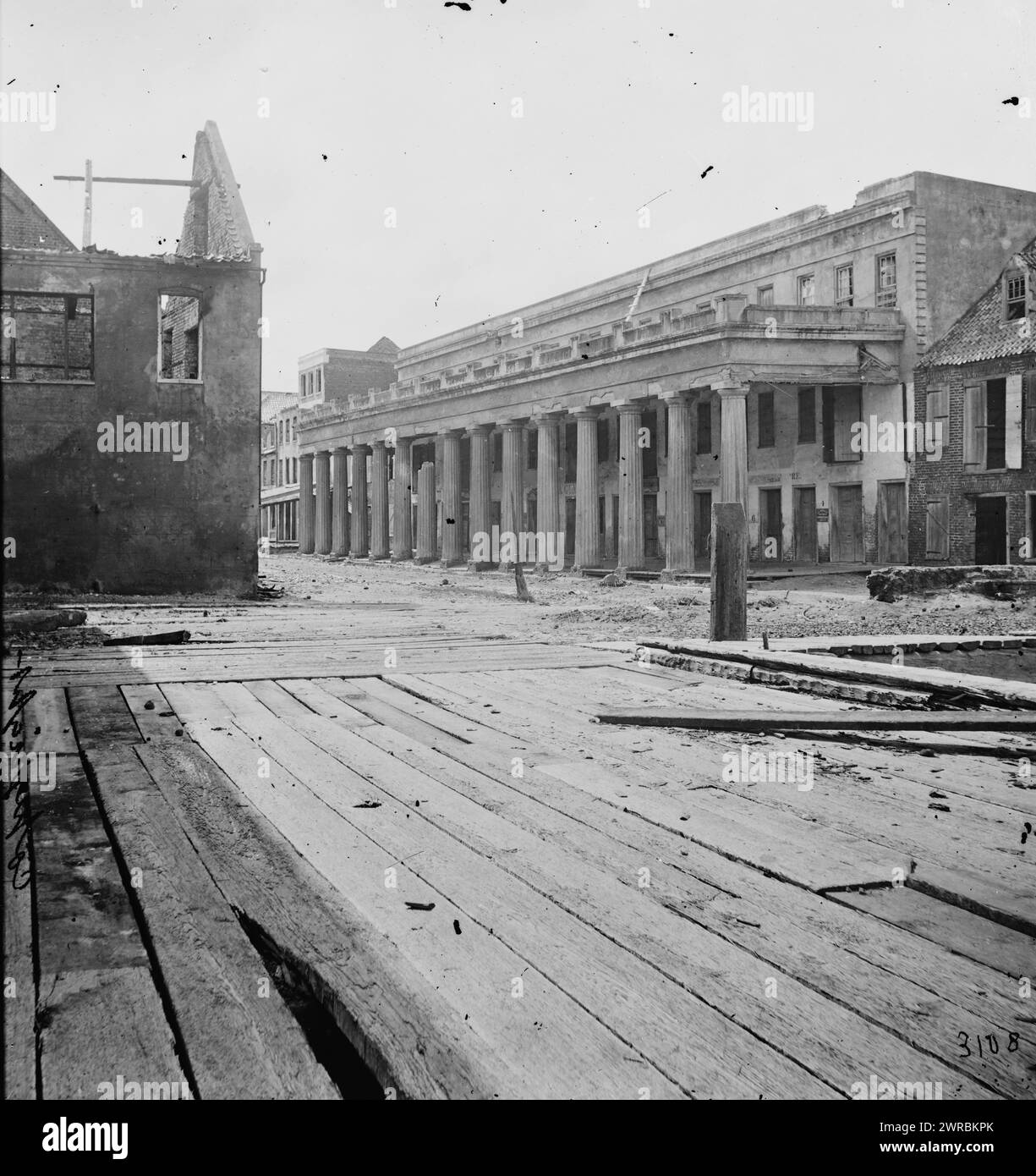 Charleston, South Carolina. Vendue Range, 1865., Vereinigte Staaten, Geschichte, Bürgerkrieg, 1861-1865, Glasnegative, 1860-1870., Stereographen, 1860-1870, Glasnegative, 1860-1870, 1 negativ (2 Platten): Glas, Stereogramm, nasses Kollodion Stockfoto