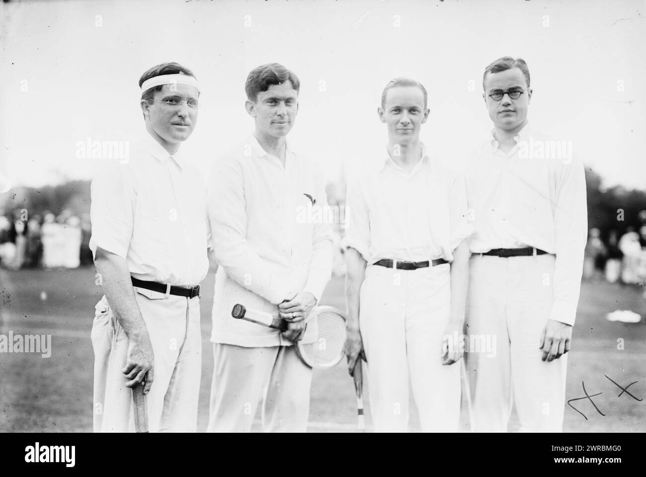 Bundy, McLoughlin, Touchard, Washburn, Foto zeigt die Tennisspieler Maurice Evans McLoughlin (1890–1957), Gustave F. Touchard (1888–1918) und Watson Washburn (1894–1973). 1910 und ca. 1915, Glasnegative, 1 negativ: Glas Stockfoto