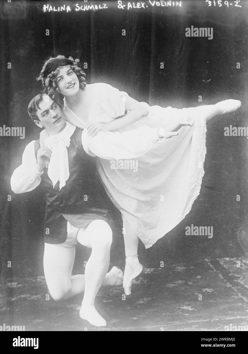 Halina Schmolz & Alex Volinin, Foto zeigt die russischen Balletttänzerinnen Halina Schmolz und Alexandr Volinin (geb. Volinine) (1882-1955). 1910 und ca. 1915, Glasnegative, 1 negativ: Glas Stockfoto