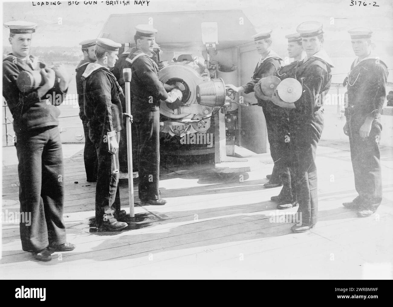 Laden der Big Gun, British Navy, zwischen ca. 1910 und ca. 1915, Glasnegative, 1 negativ: Glas Stockfoto