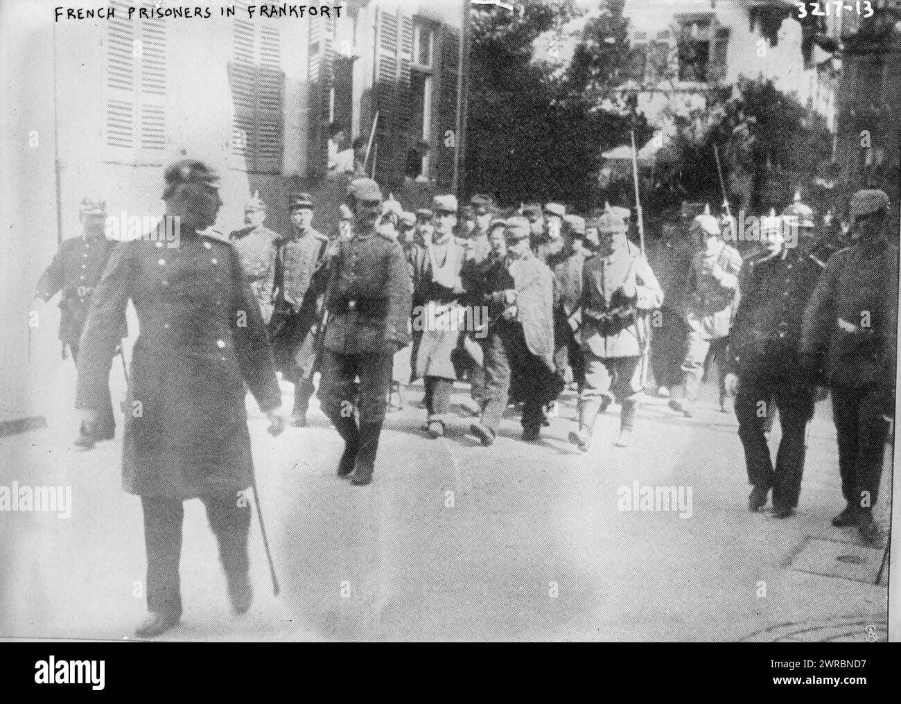 Französische Gefangene in Frankfort, d. h. Frankfurt, Foto zeigt französische Gefangene in Frankfurt, Deutschland während des Ersten Weltkriegs, zwischen ca. 1914 und ca. 1915, Weltkrieg, 1914-1918, Glasnegative, 1 negativ: Glas Stockfoto