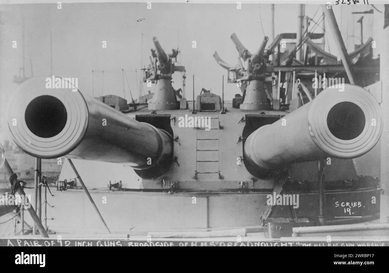 Ein Paar 12'-Geschütze, Broadside der HMS DREADNOUGHT, das große Kriegsschiff, zwischen ca. 1910 und ca. 1915, Glasnegative, 1 negativ: Glas Stockfoto