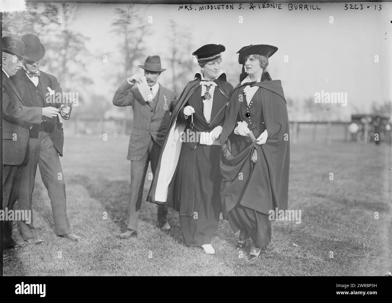 Mrs. Middleton S. & Leonie Burrill, 13. Oktober 1914, Glasnegative, 1 negativ: Glas Stockfoto
