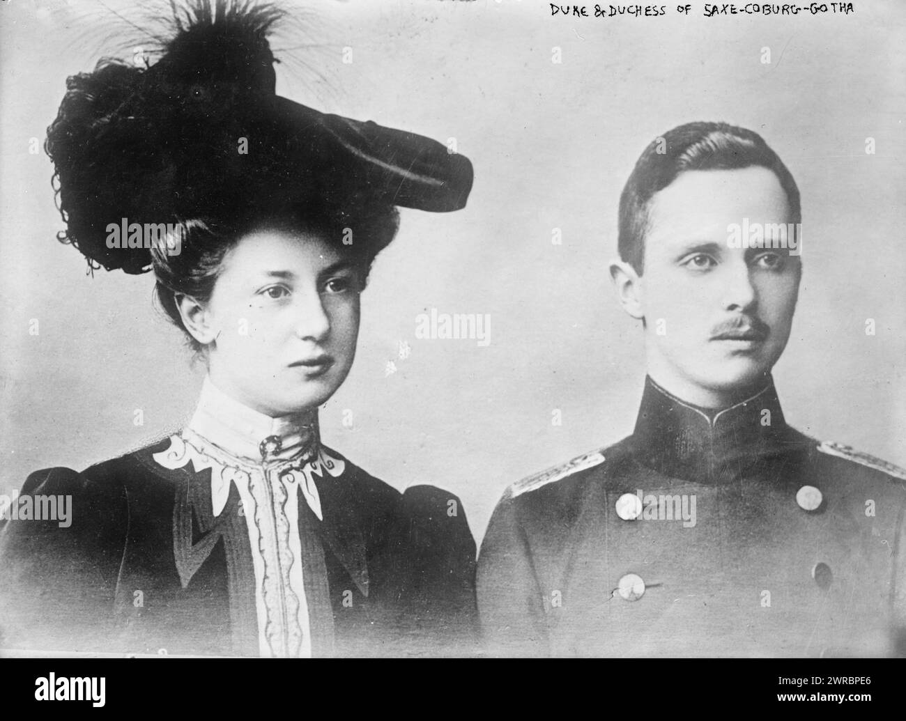 Herzog und Herzogin von Sachsen-Coburg-Gotha, Foto zeigt Victoria Adelaide (1885–1970) und Charles Edward (1884–1954) von Sachsen-Coburg und Gotha., zwischen ca. 1910 und ca. 1915, Glasnegative, 1 negativ: Glas Stockfoto