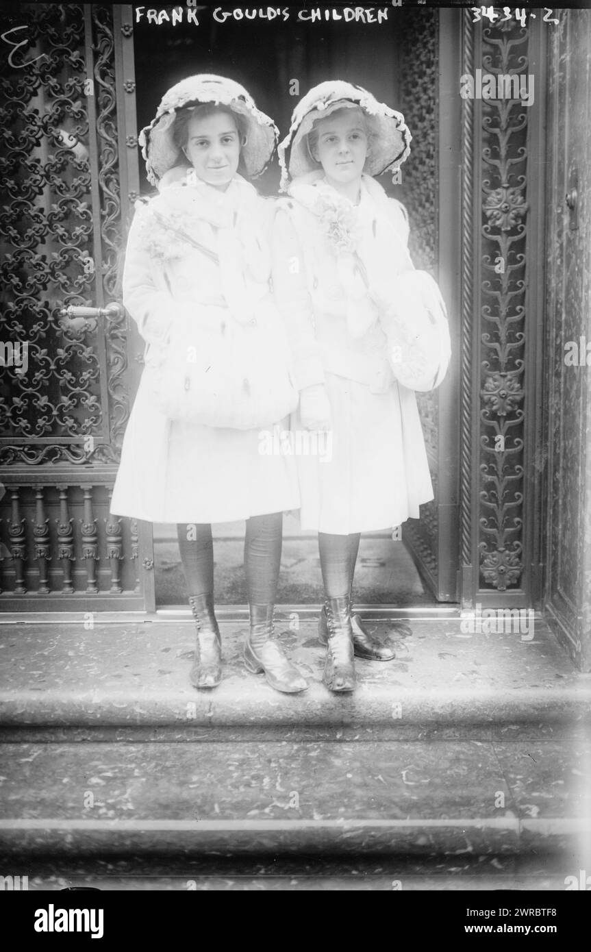 Frank Goulds Kinder, Foto zeigt Helen Marguerite Gould (1902-?) Und Dorothy May Gould Burns (1904–1969), die Kinder von Frank Jay Gould und Helen Margaret Kelly, zwischen ca. 1910 und ca. 1915, Glasnegative, 1 negativ: Glas Stockfoto