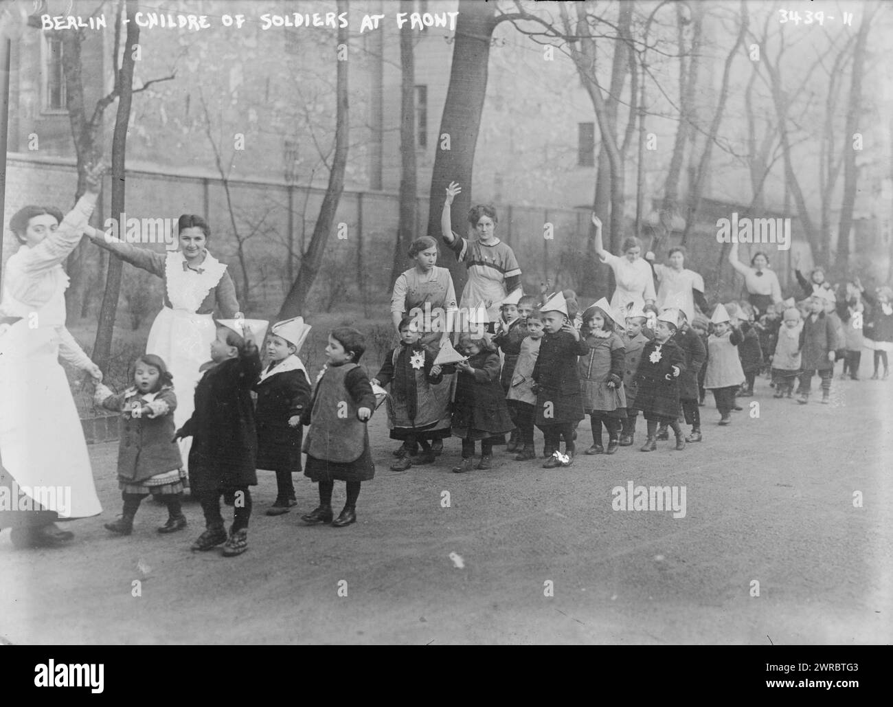 Berlin, Kinder von Soldaten an der Front, Foto zeigt Kinder von deutschen Soldaten in Berlin während des Ersten Weltkriegs, zwischen 1914 und ca. 1915, Weltkrieg, 1914-1918, Glasnegative, 1 negativ: Glas Stockfoto