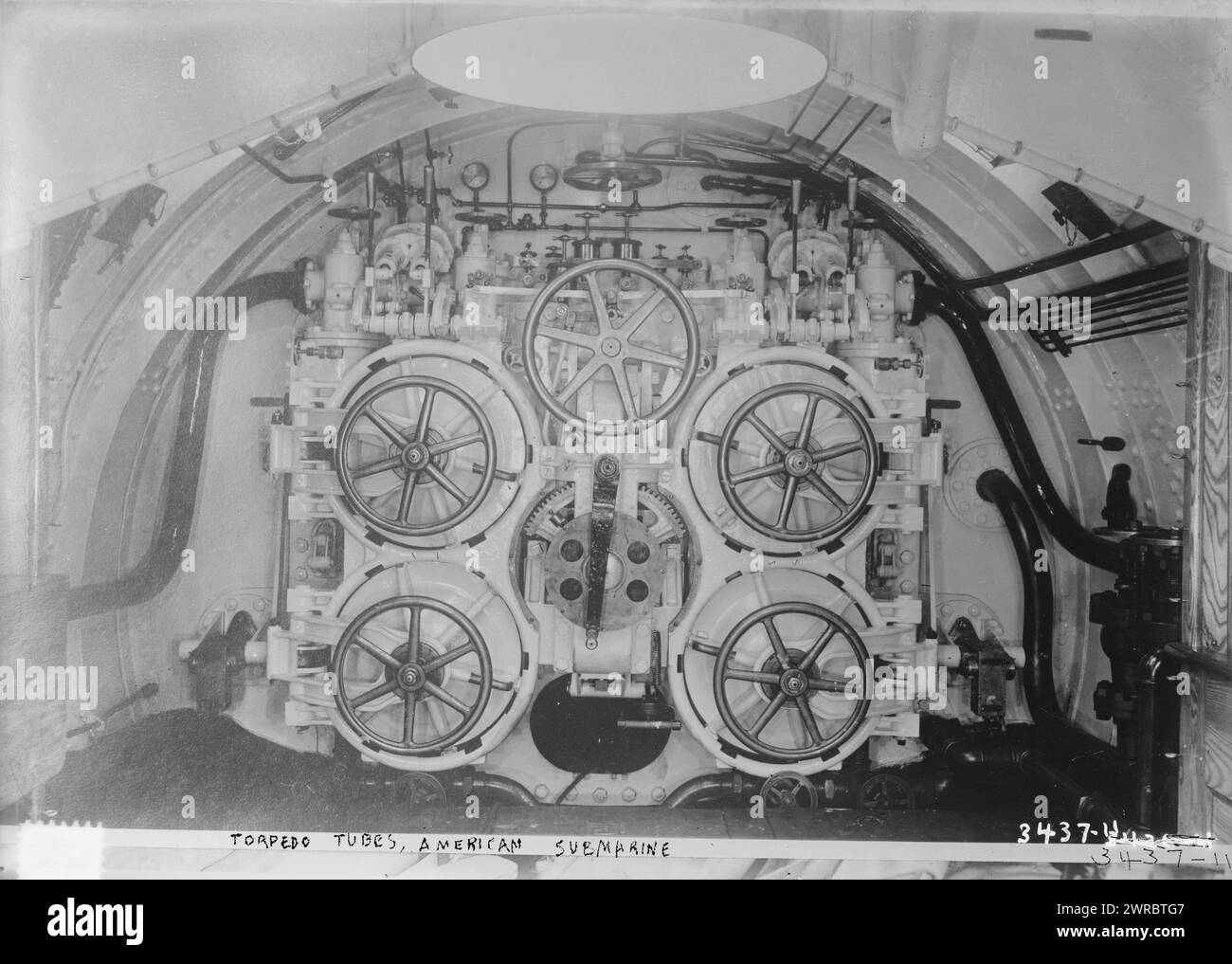 Torpedoröhre, amerikanisches U-Boot, zwischen ca. 1910 und ca. 1915, Glasnegative, 1 negativ: Glas Stockfoto