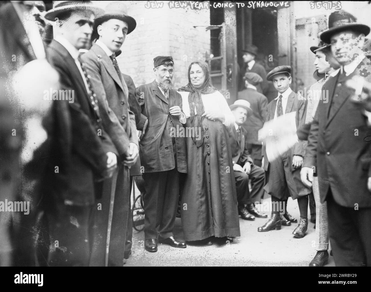 Jüdisches Neujahr - in die Synagoge gehen, zwischen ca. 1910 und ca. 1915, Glasnegative, 1 negativ: Glas Stockfoto