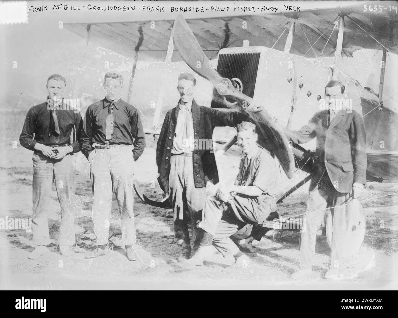 Frank McGill, Geo Hodgson, Frank Burnside, Philip Fisher, Hugh Veck, d. h. Peck, das Foto zeigt die kanadischen Royal Naval Air Service-Piloten Frank McGill (1894–1980), Frank Herbert Burnside (1888–1935), Hugh Peck und George Ritchie Hodgson (1893–1983). 1910 und ca. 1915, Glasnegative, 1 negativ: Glas Stockfoto