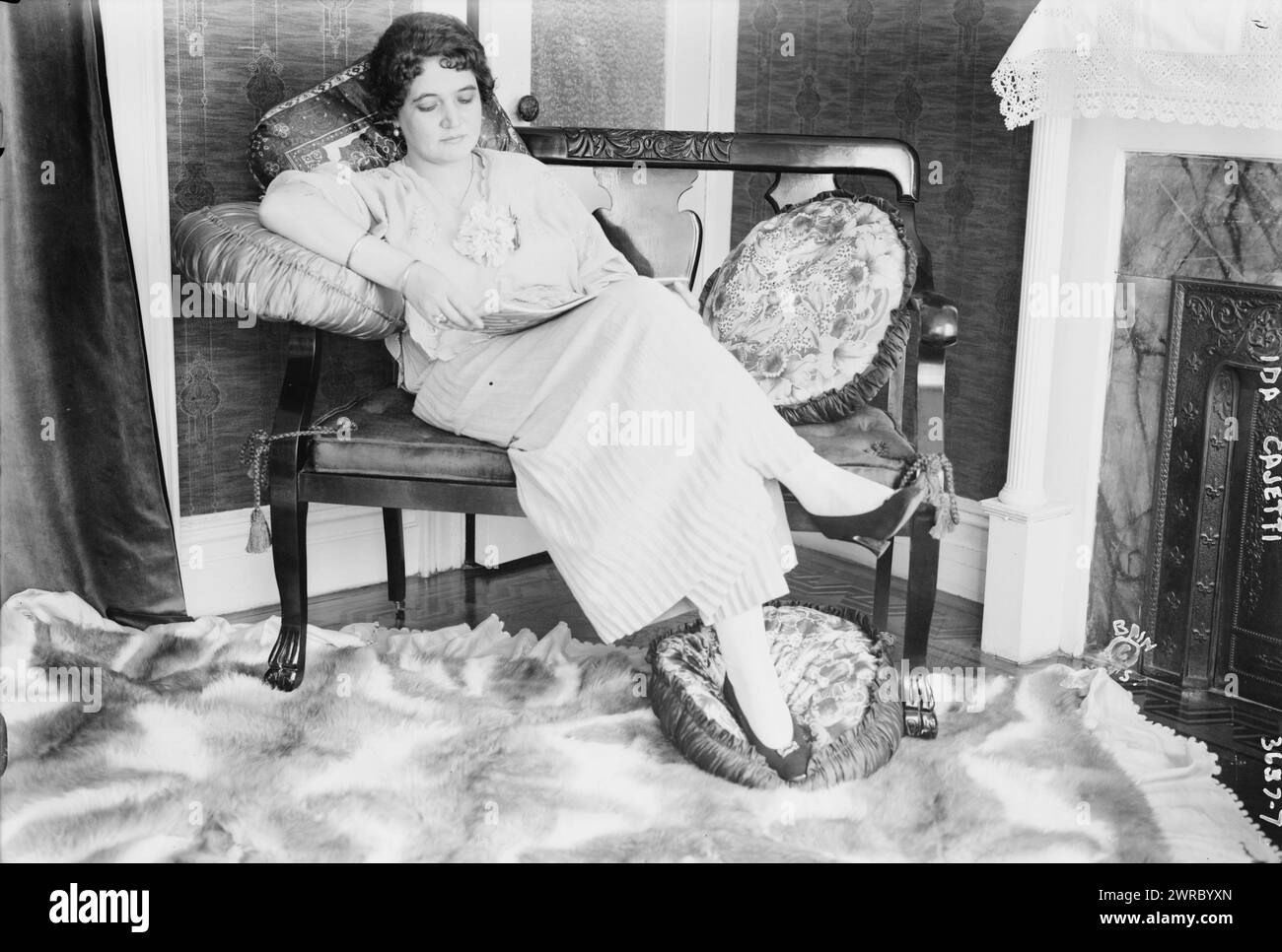 IDA Cajetti, Foto zeigt Opernsängerin Ida Cajetti aus Triest, Italien., 8. November 1915, Glasnegative, 1 negativ: Glas Stockfoto