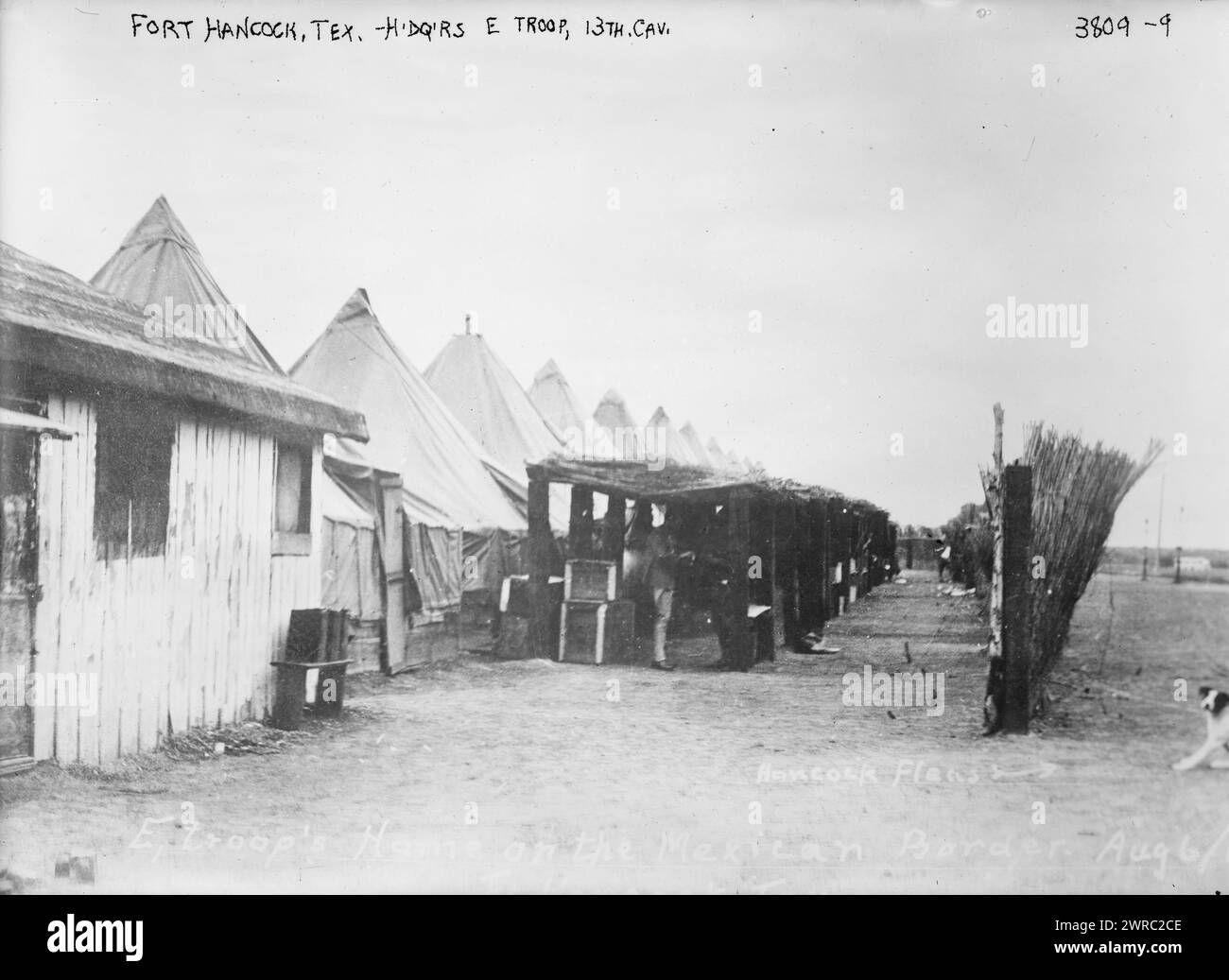 Fort Hancock, Tex., Hdq'rs E-Truppe, 13. Cav., zwischen ca. 1915 und ca. 1920, Glasnegative, 1 negativ: Glas Stockfoto