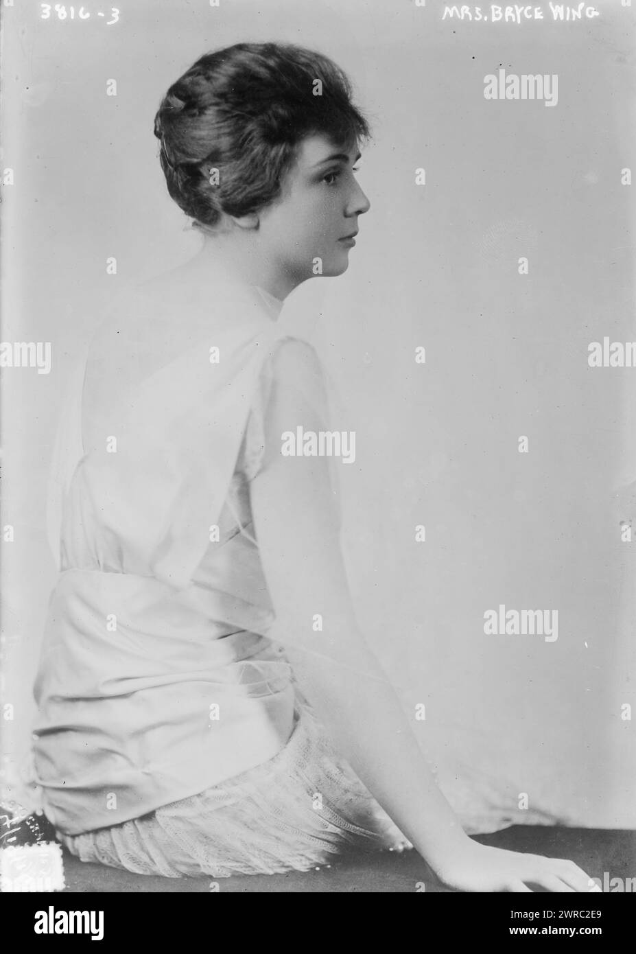 Mrs. Bryce Wing, Foto zeigt Marie Tailer Gaither, die Stuart Bryce Wing 1915 heiratete. 1915 und ca. 1920, Glasnegative, 1 negativ: Glas Stockfoto