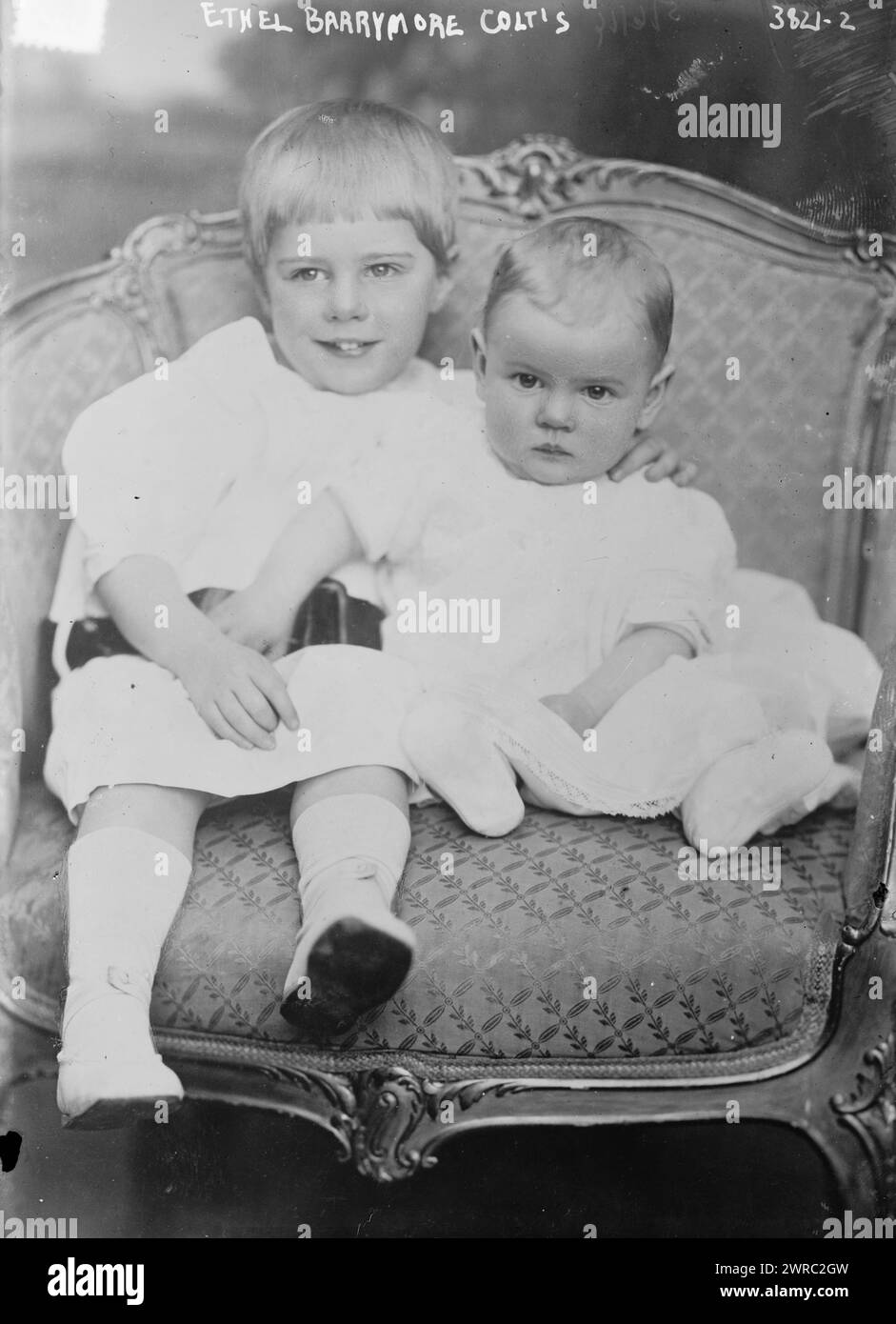 Ethel Barrymore Colt's, Foto zeigt die beiden jüngsten Kinder von Ethel Barrymore und Russel Griswold Colt: Ethel Barrymore Colt (1912–1977) und John Drew Colt (1913–1975). 1915 und ca. 1920, Glasnegative, 1 negativ: Glas Stockfoto