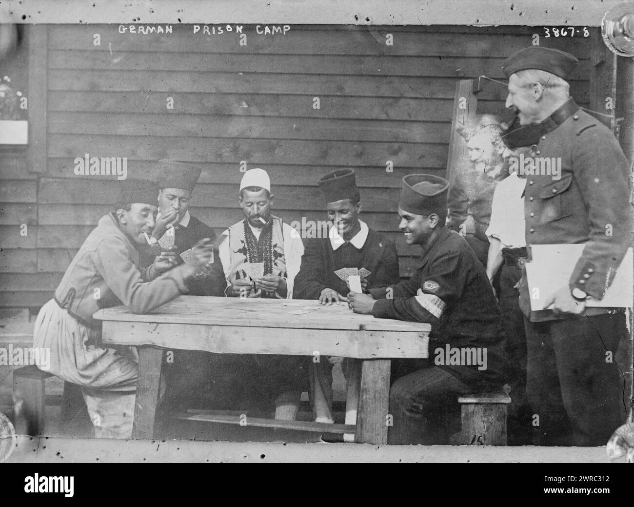 Deutsches Gefangenenlager, zwischen ca. 1915 und ca. 1920, Glasnegative, 1 negativ: Glas Stockfoto