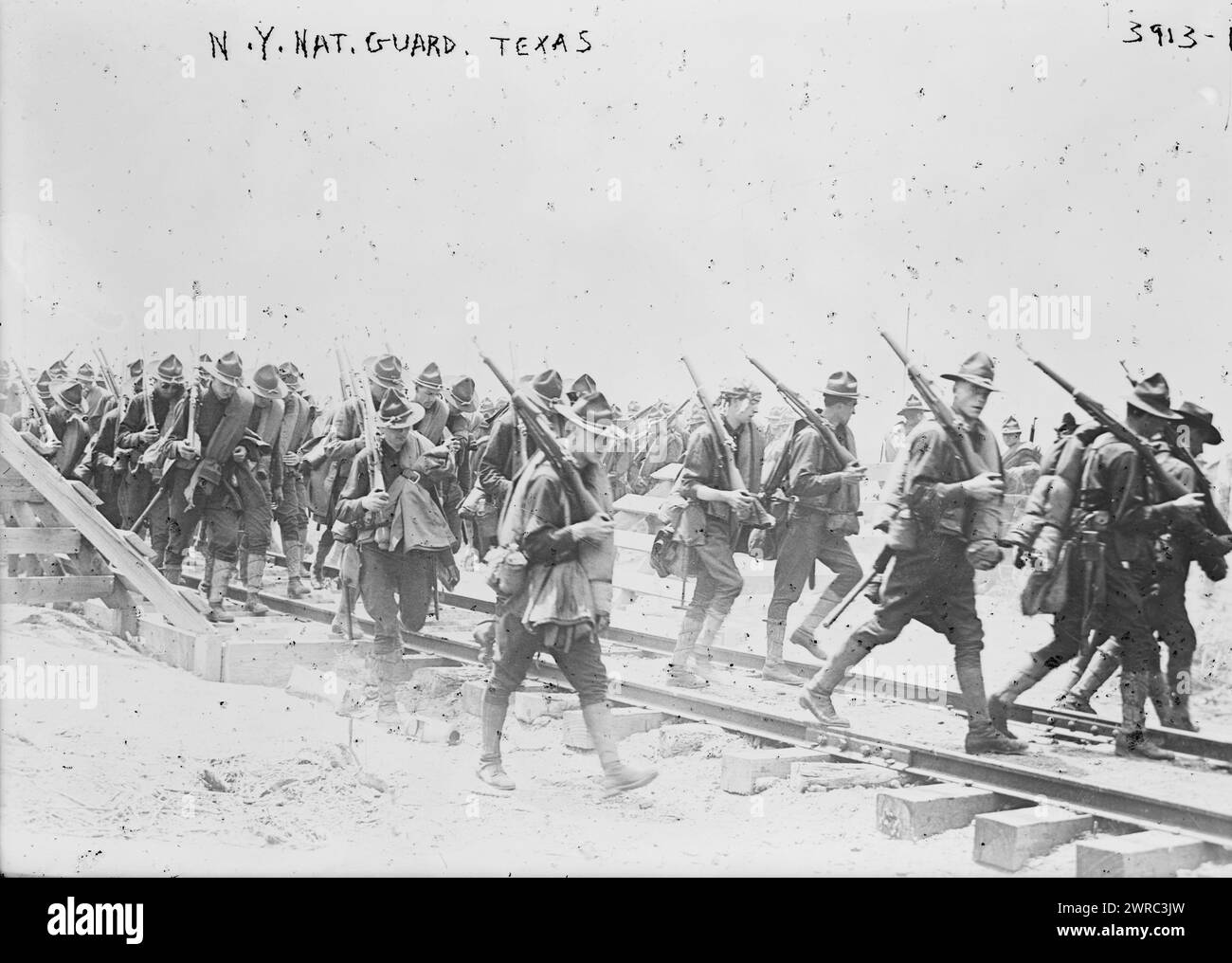 Nat Guard Texas, Foto zeigt die 14. New Yorker Infanterie, die am 1916. Juli in Mission, Texas, 1916. Juli, Glasnegative, 1 negativ: Glas Stockfoto