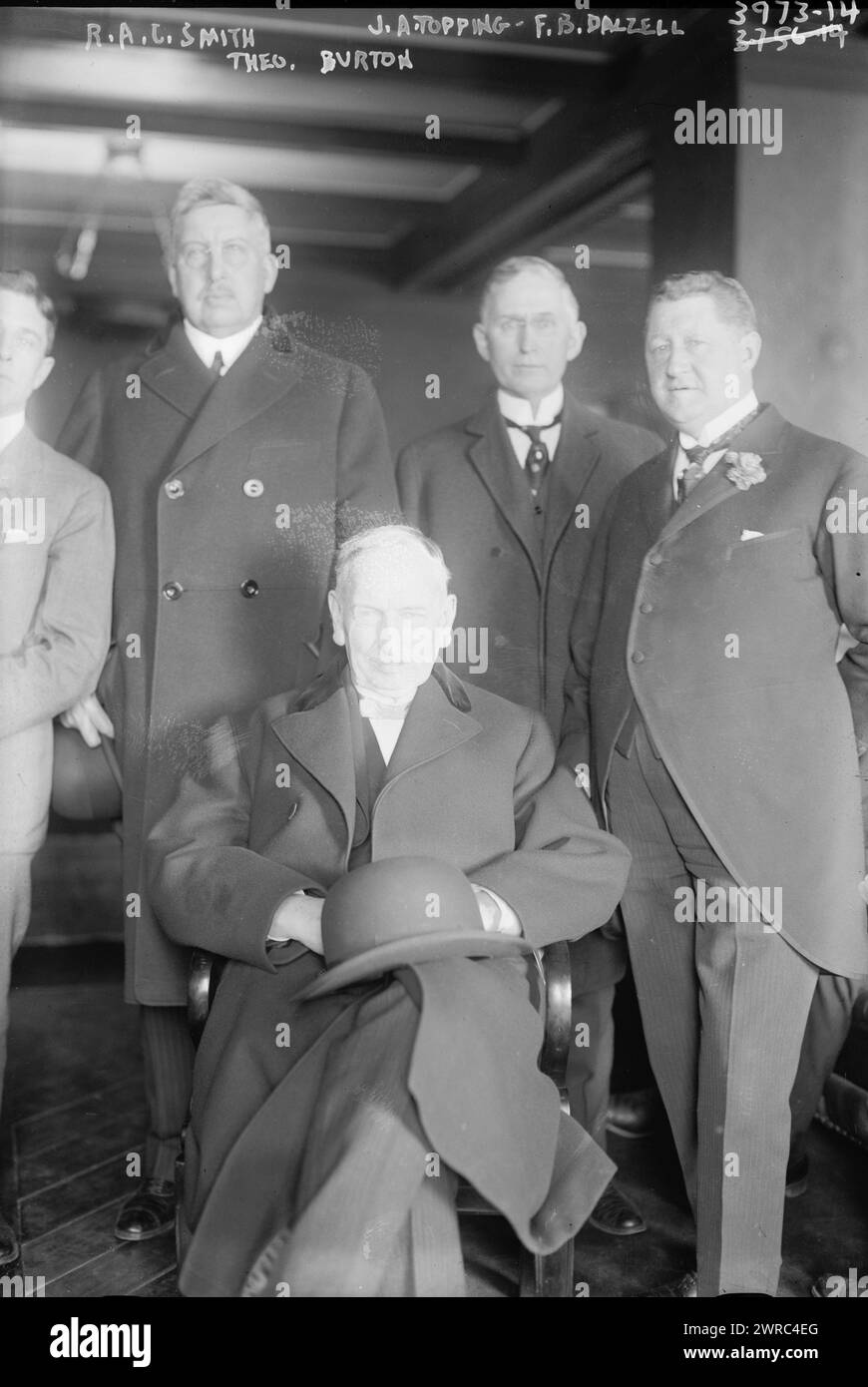 R.A.C. Smith, J.A. Topping, F.B. Dalzell, Theo. Burton, Foto zeigt den Geschäftsmann Robert Alexander Conrad Smith (1857–1933), der als New York City Commissioner of Docks diente, John A. Topping, Vorsitzender der Republic Iron and Steel Company, Frederick P. Dalzell von der Dalzell Schleppgesellschaft und Theodore Elijah Burton (1851–1919). er diente als republikanischer Repräsentant und Senator aus Ohio im US-Kongress zwischen ca. 1915 und ca. 1920, Glasnegative, 1 negativ: Glas Stockfoto