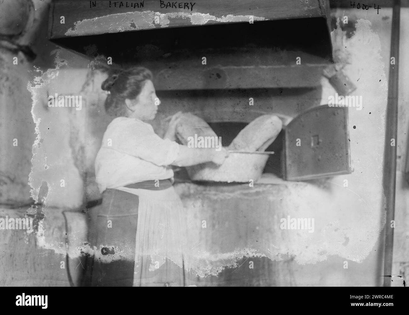 In italienischer Bäckerei, zwischen ca. 1915 und ca. 1920, Glasnegative, 1 negativ: Glas Stockfoto