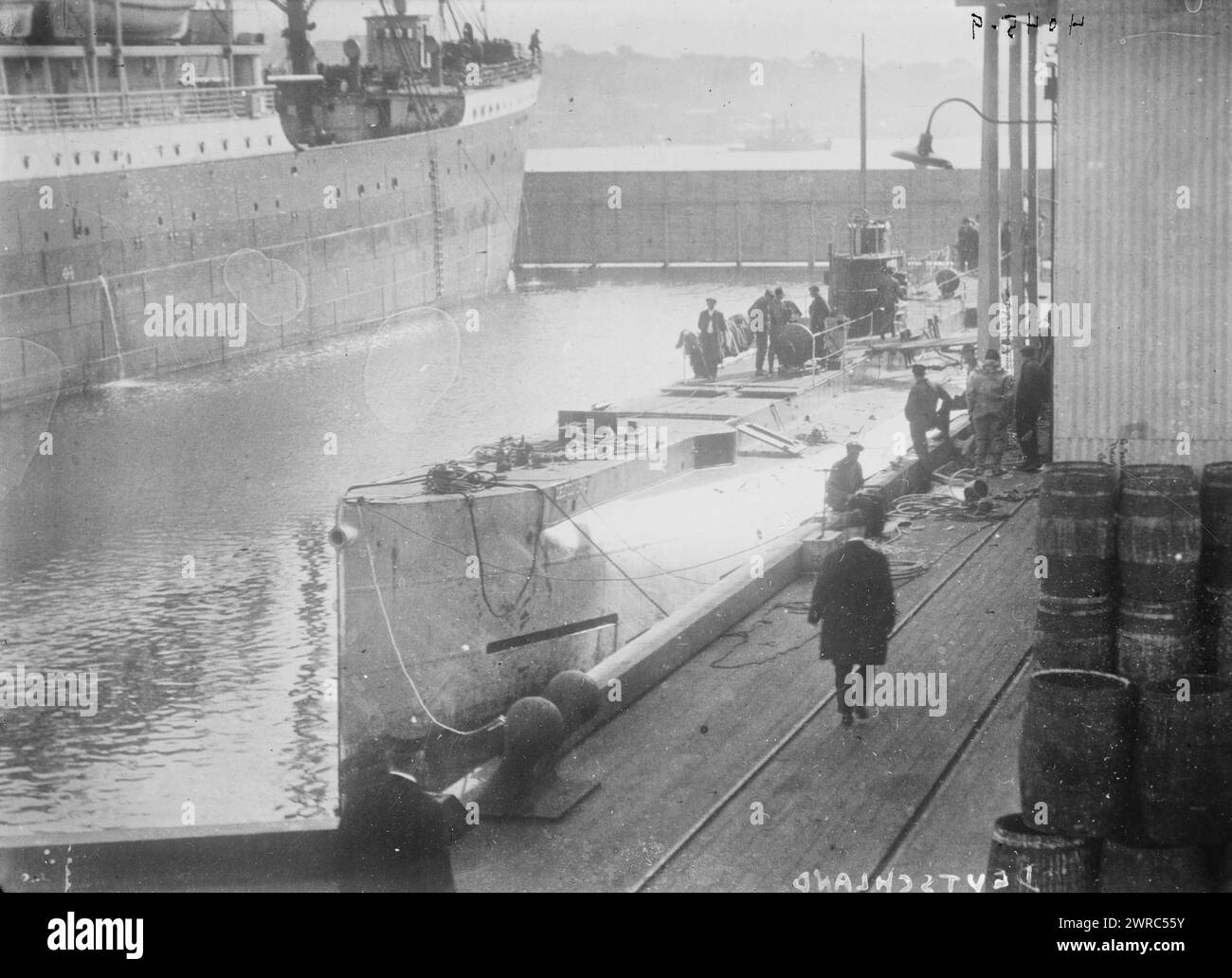 Deutschland, Foto zeigt Deutschland am Connecticut State Pier in New London. Es war dort vom 1.-16. November 1916, 1916, Glasnegative, 1 negativ: Glas Stockfoto