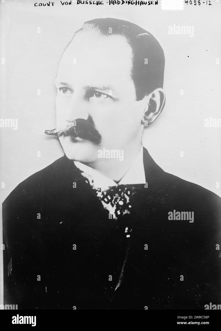 Graf von Bussche - Haddinghausen, Foto zeigt Freiherr von dem Bussche-Haddenhausen (1867–1939), einen deutschen Diplomaten. 1915 und ca. 1920, Glasnegative, 1 negativ: Glas Stockfoto Graf von Bussche - Haddinghausen, Foto zeigt Freiherr von dem Bussche-Haddenhausen (1867–1939), einen deutschen Diplomaten. 1915 und ca. 1920, Glasnegative, 1 negativ: Glas Stockfoto