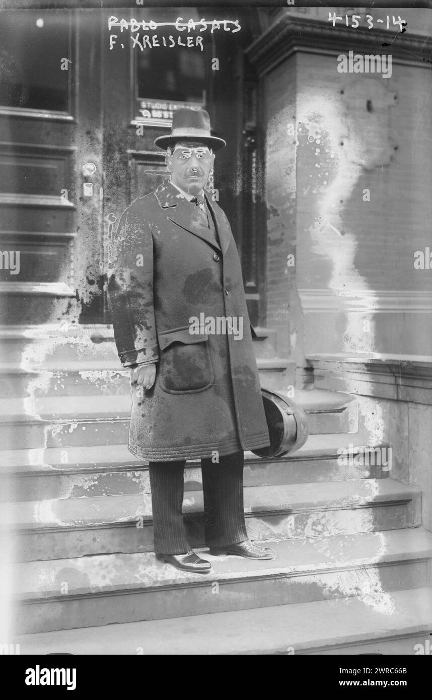 F. Kreisler, Foto zeigt Fritz Kreisler (1875–1962), ein in Österreich geborener Violinist und Komponist, der als Teil eines Streichquartetts in einem Konzert in der Carnegie Hall im März 1917 Geige spielte. 1915 und ca. 1920, Glasnegative, 1 negativ: Glas Stockfoto