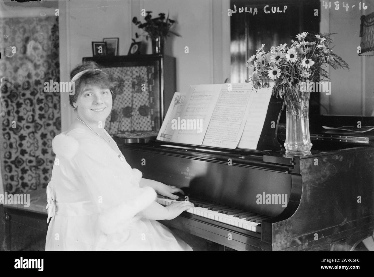 Julia Culp, Foto zeigt Julia Bertha Culp (1880-1970), international gefeierte Mezzosopran-Opernsängerin in den Jahren 1901-1919., zwischen ca. 1915 und ca. 1920, Glasnegative, 1 negativ: Glas Stockfoto