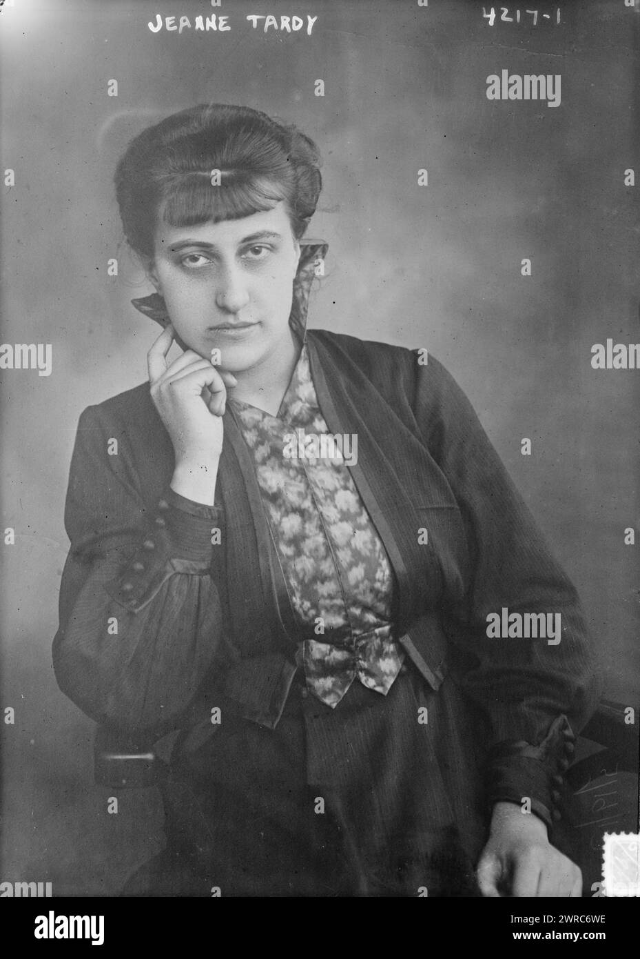 Jeanne Tardy, das Foto zeigt Jeanne Tardy, die als erste Frau in Frankreich Mitglied eines Kabinettsamtes wurde, als sie begann, für Albert Metin, den Unterstaatssekretär für Finanzen zu arbeiten., 1917, Glass negative, 1 negative: Glass Stockfoto