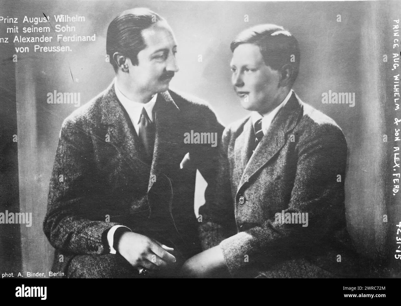 Prinz Aug Wilhlm und Sohn Alex. Ferd., Foto zeigt Prinz August Wilhelm von Preußen (1887-1949) mit seinem Sohn Prinz Alexander Ferdinand von Preußen (1912-1985)., zwischen ca. 1915 und ca. 1920, Glasnegative, 1 negativ: Glas Stockfoto