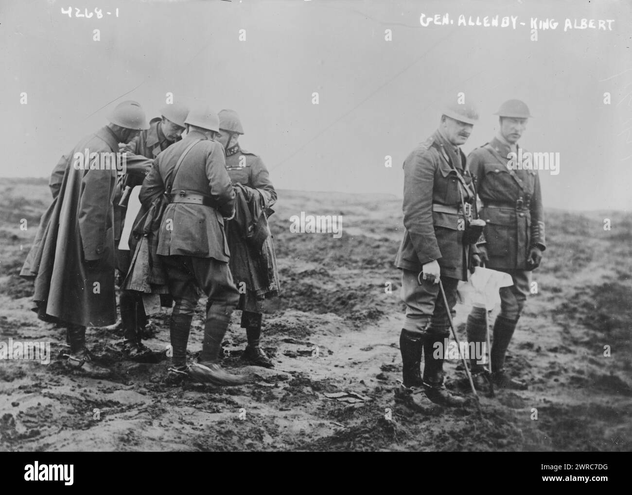 General Allenby, König Albert, Foto zeigt Albert I. von Belgien mit dem britischen General Edmund Allenby auf dem Boden östlich von TILLOY-lès-Mofflaines, Pas-de-Calais, Frankreich, die am 9. April 1916 während der ersten Schlacht am Schnorchel, am 16. Mai 1917 während des Ersten Weltkriegs, am 16. Mai 1917, am 16. Mai 1914 bis 1918, am Glas-negative, 1 negativ: Glas Stockfoto