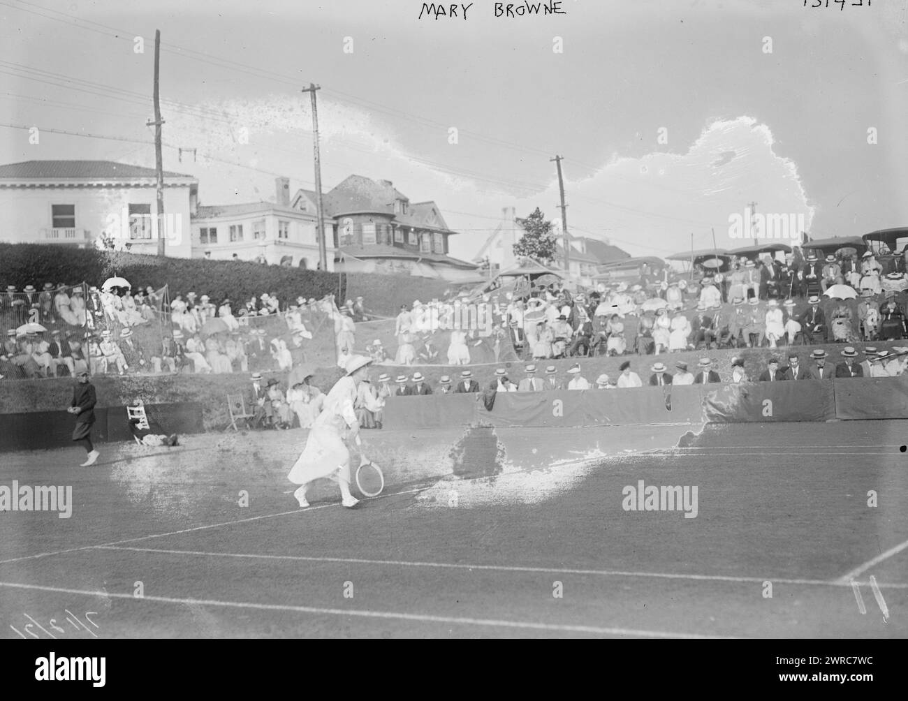 Mary Browne, Foto zeigt Mary Kendall Browne (1891–1971), die erste US-amerikanische Tennisspielerin zwischen ca. 1915 und ca. 1920, Glasnegative, 1 negativ: Glas Stockfoto