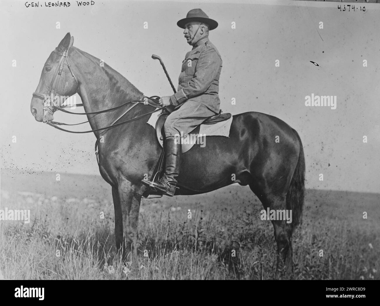 General Leonard Wood, Foto zeigt General Leonard Wood (1860–1927), der als Stabschef der United States Army diente. 1915 und ca. 1920, Glasnegative, 1 negativ: Glas Stockfoto