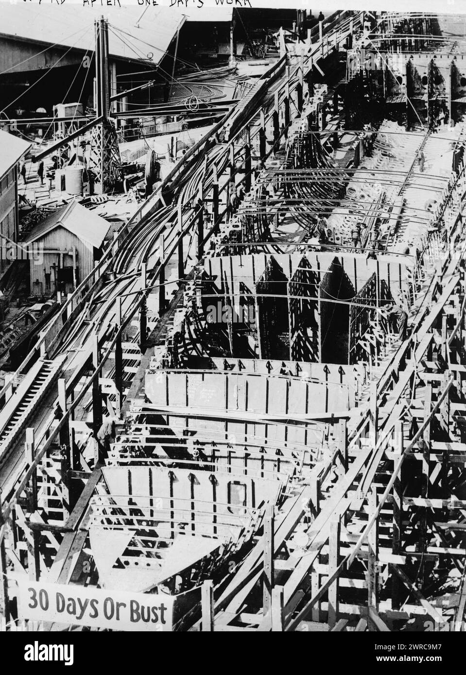 WARD nach einem Arbeitstag zeigt das Foto die USS Ward (DD-139), ein Zerstörerschiff der United States Navy, das während des Ersten Weltkriegs auf der Mare Island Navy Yard in Kalifornien gebaut wurde., 15. Juni 1918 (Datum erstellt und veröffentlicht später von Bain), World war, 1914–1918, Glass negative, 1 negative: Glass Stockfoto