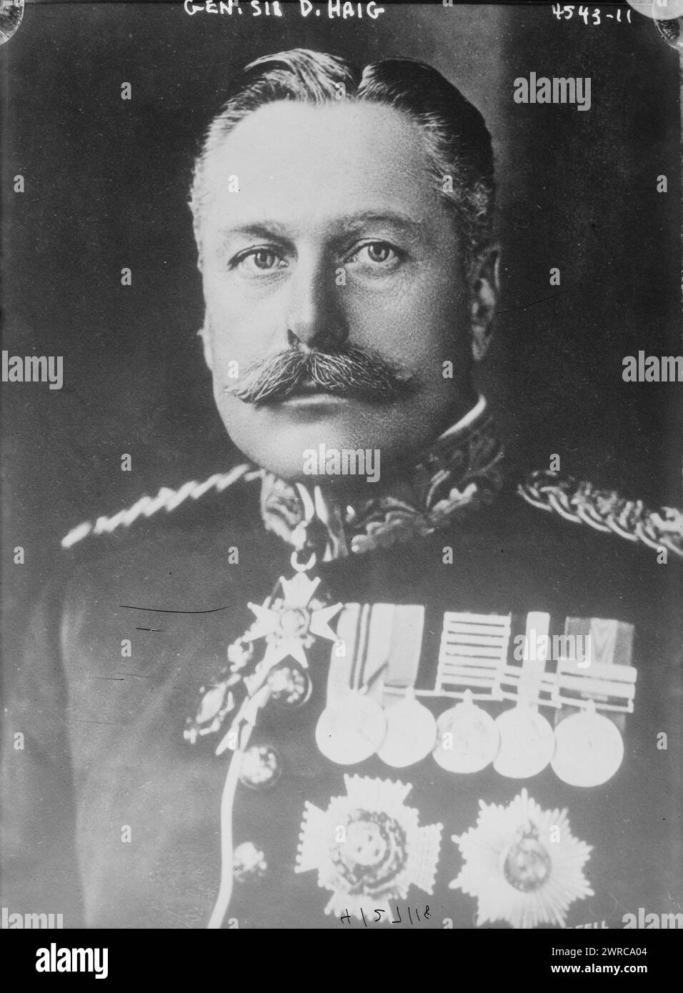 General Sir D. Haig, Foto zeigt Feldmarschall Douglas Haig, 1. Earl Haig (1861–1928), der während des Ersten Weltkriegs als britischer Offizier diente, zwischen ca. 1915 und ca. 1920, Glasnegative, 1 negativ: Glas Stockfoto