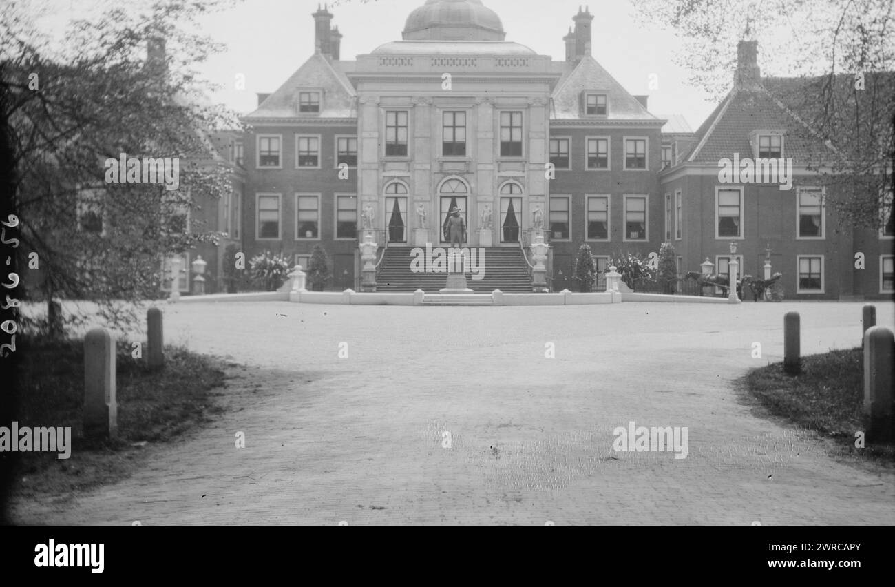 Haus im Wald in den Haag, Foto zeigt den Huis Ten Bosch, ein offizieller Wohnsitz der niederländischen Königsfamilie in den Haag, Niederlande. 1910, den Haag, Nitratnegative. Nitratnegativ, 1 negativ: Nitrat Stockfoto