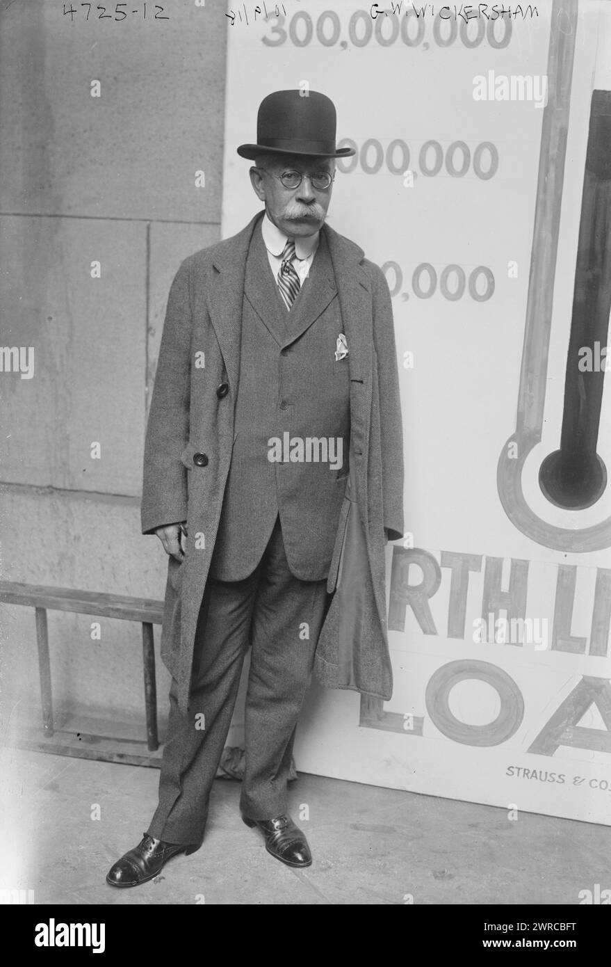 G.W. Wickersham, Foto zeigt den Anwalt und Präsidenten-Kabinettsekretär George Woodward Wickersham (1858–1936) bei einer Kundgebung für die Vierte Liberty Loan Campaign, Federal Hall, New York City 1918 während des Ersten Weltkriegs, 1918, des Ersten Weltkriegs, 1914–1918, Glass negative, 1 negativ: Glas Stockfoto