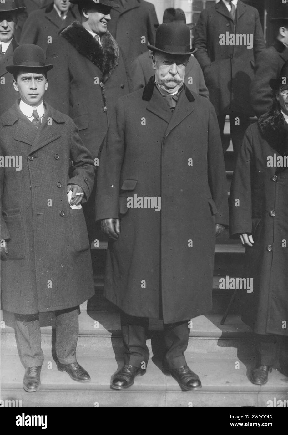 Basil Manly & Taft, Foto zeigt Basil Maxwell Manly (1886–1950) und Präsident William H. Taft, gemeinsame Vorsitzende des National war Labor Board am Eingang zur New York City Hall., 1919 Januar, Glass negative, 1 negative: Glass Stockfoto
